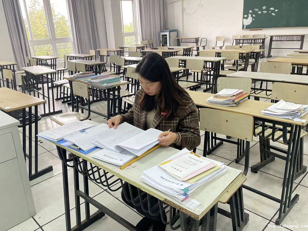 1637221862666222.jpg 经贸系1_副本.jpg